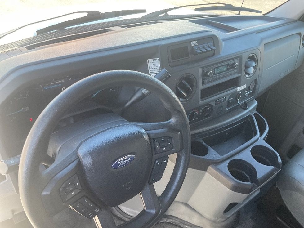 Light Duty Box Truck-Light and Medium Duty Trucks-Ford-2022-E350-Albuquerque-NM-139,866\n\t\tmiles-$ 25,500 - Image 17