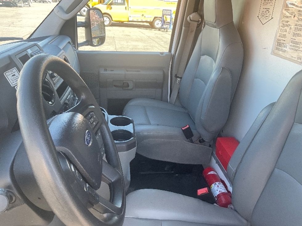 Light Duty Box Truck-Light and Medium Duty Trucks-Ford-2022-E350-Albuquerque-NM-139,866\n\t\tmiles-$ 25,500 - Image 18