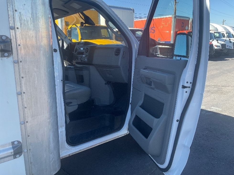 Light Duty Box Truck-Light and Medium Duty Trucks-Ford-2022-E350-Albuquerque-NM-139,866\n\t\tmiles-$ 25,500 - Image 19