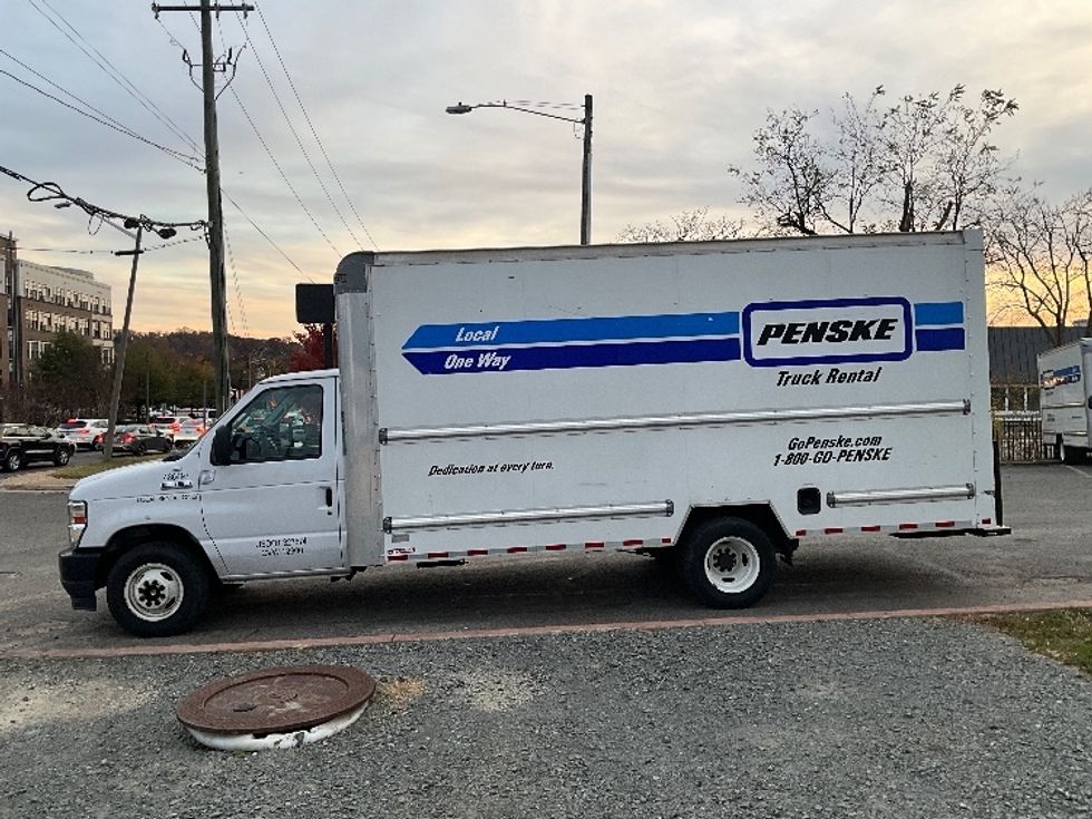 2022 Ford E-350 photo 4