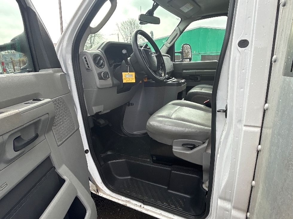 Light Duty Box Truck-Light and Medium Duty Trucks-Ford-2022-E350-Alexandria-VA-125,767\n\t\tmiles-$ 25,750 - Image 16