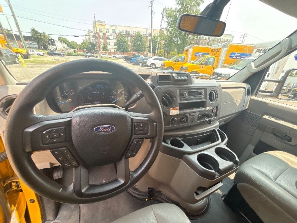 Light Duty Box Truck-Light and Medium Duty Trucks-Ford-2022-E350-Alexandria-VA-133,590\n\t\tmiles-$ 22,250 - Image 18