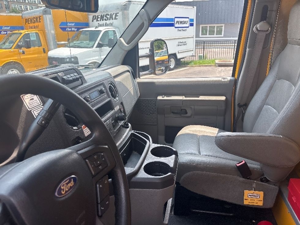 Light Duty Box Truck-Light and Medium Duty Trucks-Ford-2022-E350-Alexandria-VA-133,590\n\t\tmiles-$ 22,250 - Image 19