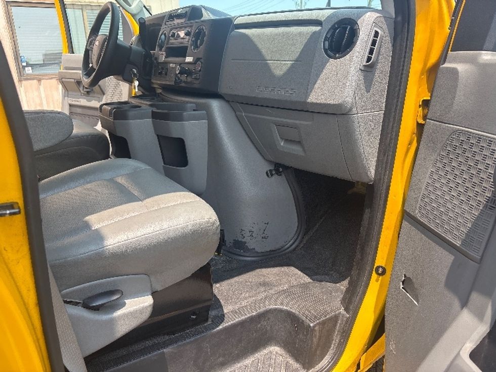 Light Duty Box Truck-Light and Medium Duty Trucks-Ford-2022-E350-Alexandria-VA-133,590\n\t\tmiles-$ 22,250 - Image 20