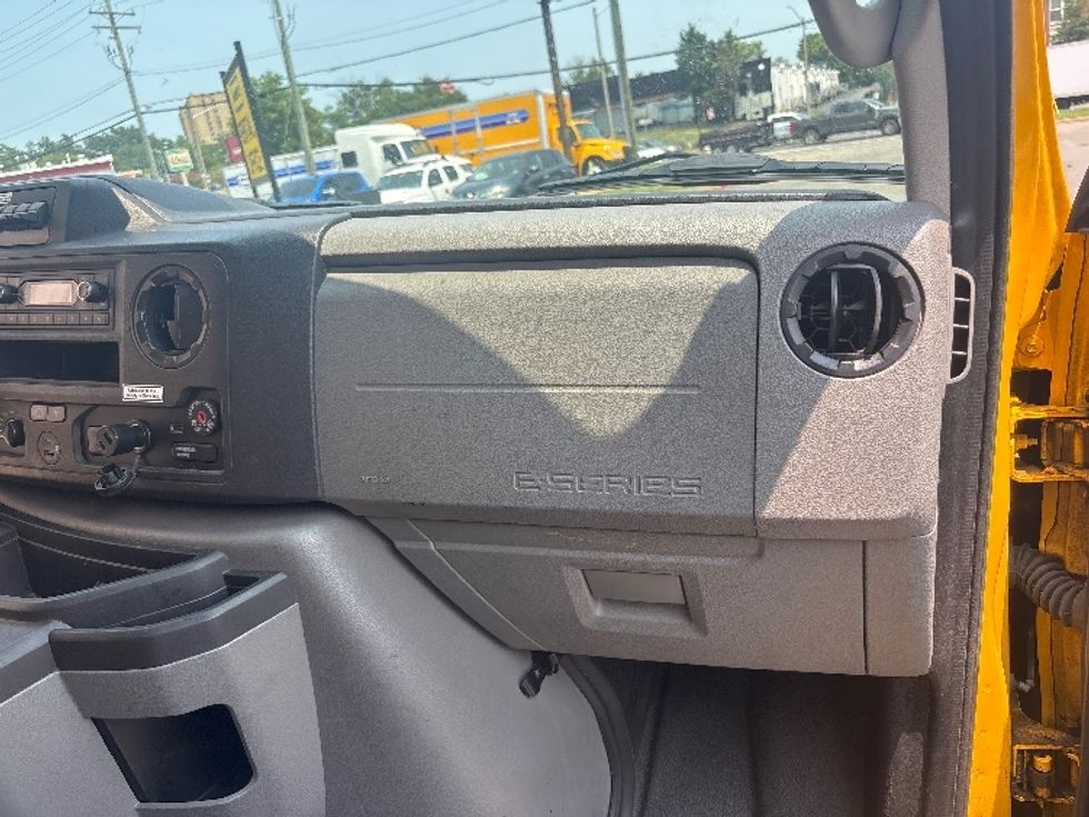 Light Duty Box Truck-Light and Medium Duty Trucks-Ford-2022-E350-Alexandria-VA-133,590\n\t\tmiles-$ 22,250 - Image 21
