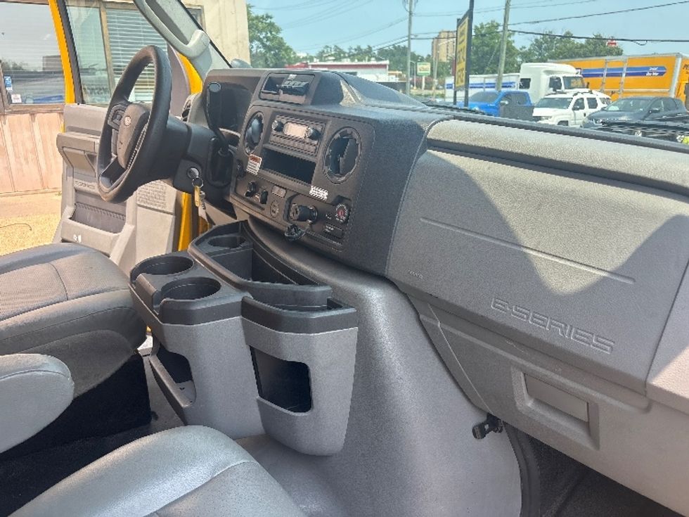 Light Duty Box Truck-Light and Medium Duty Trucks-Ford-2022-E350-Alexandria-VA-133,590\n\t\tmiles-$ 22,250 - Image 22