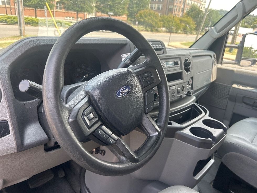 Light Duty Box Truck-Light and Medium Duty Trucks-Ford-2022-E350-Alexandria-VA-135,755\n\t\tmiles-$ 25,000 - Image 17
