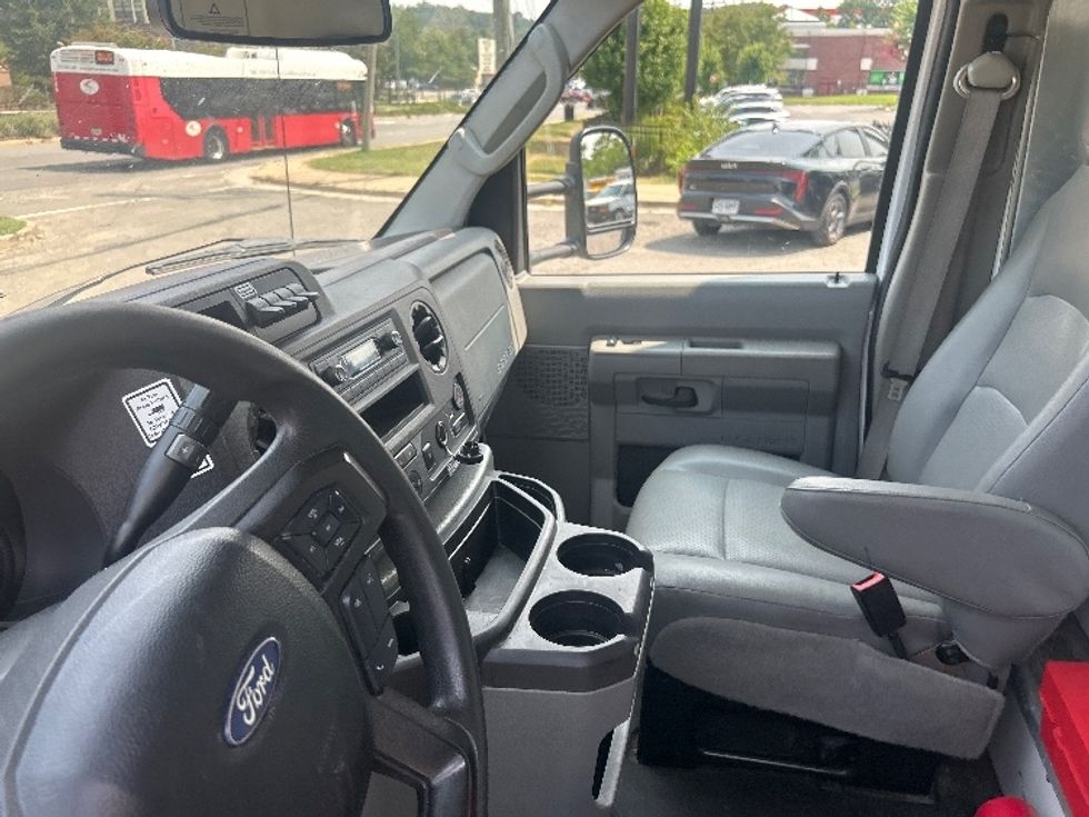 Light Duty Box Truck-Light and Medium Duty Trucks-Ford-2022-E350-Alexandria-VA-135,755\n\t\tmiles-$ 25,000 - Image 19