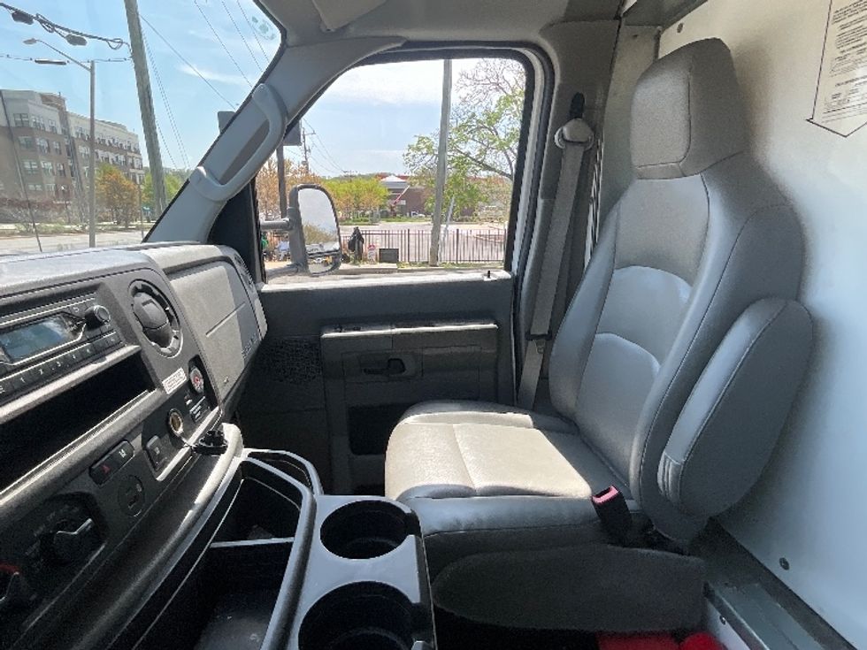 Light Duty Box Truck-Light and Medium Duty Trucks-Ford-2022-E350-Alexandria-VA-63,373\n\t\tmiles-$ 35,000 - Image 19