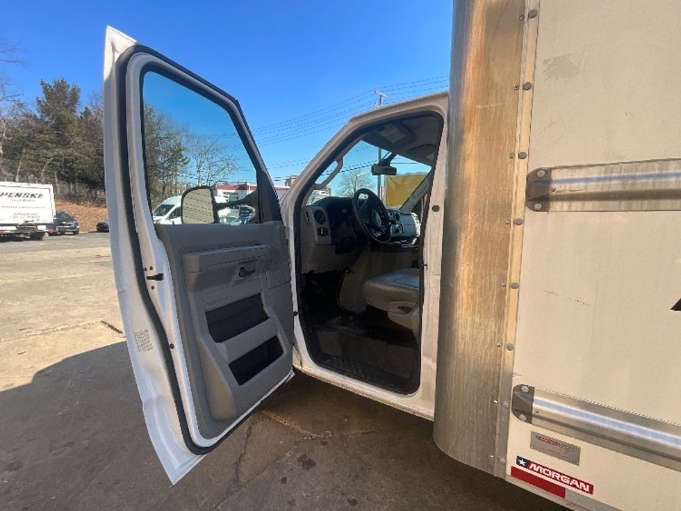 Light Duty Box Truck-Light and Medium Duty Trucks-Ford-2022-E350-Alexandria-VA-65,959\n\t\tmiles-$ 36,500 - Image 16