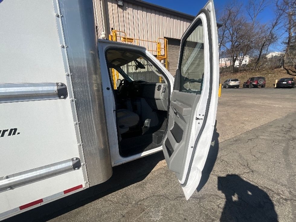 Light Duty Box Truck-Light and Medium Duty Trucks-Ford-2022-E350-Alexandria-VA-65,959\n\t\tmiles-$ 36,500 - Image 20