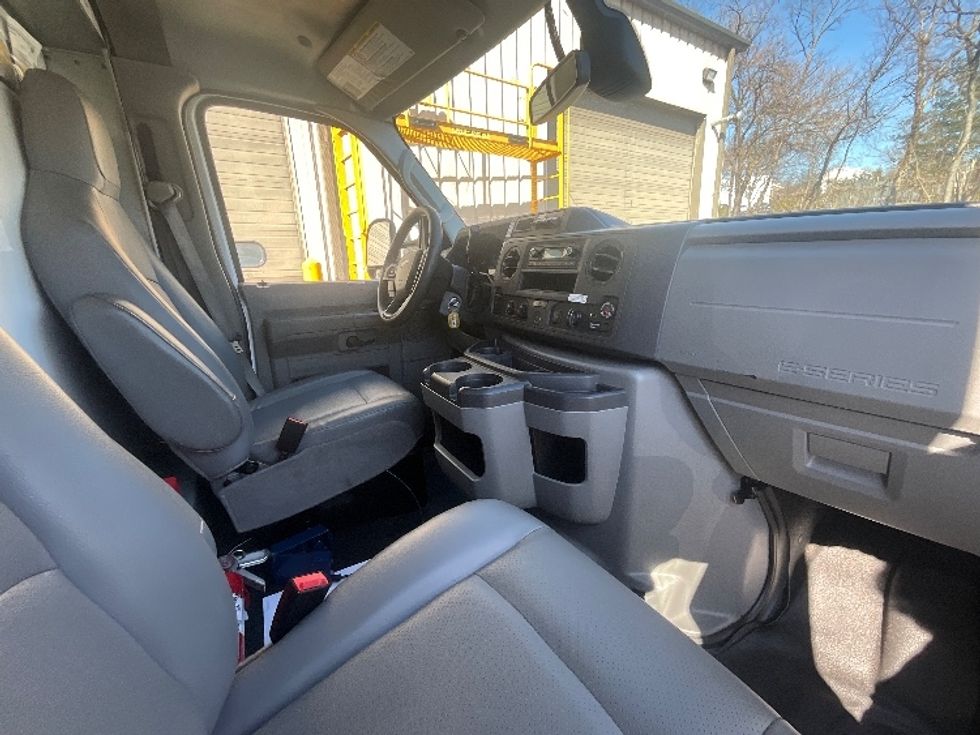 Light Duty Box Truck-Light and Medium Duty Trucks-Ford-2022-E350-Alexandria-VA-65,959\n\t\tmiles-$ 36,500 - Image 22