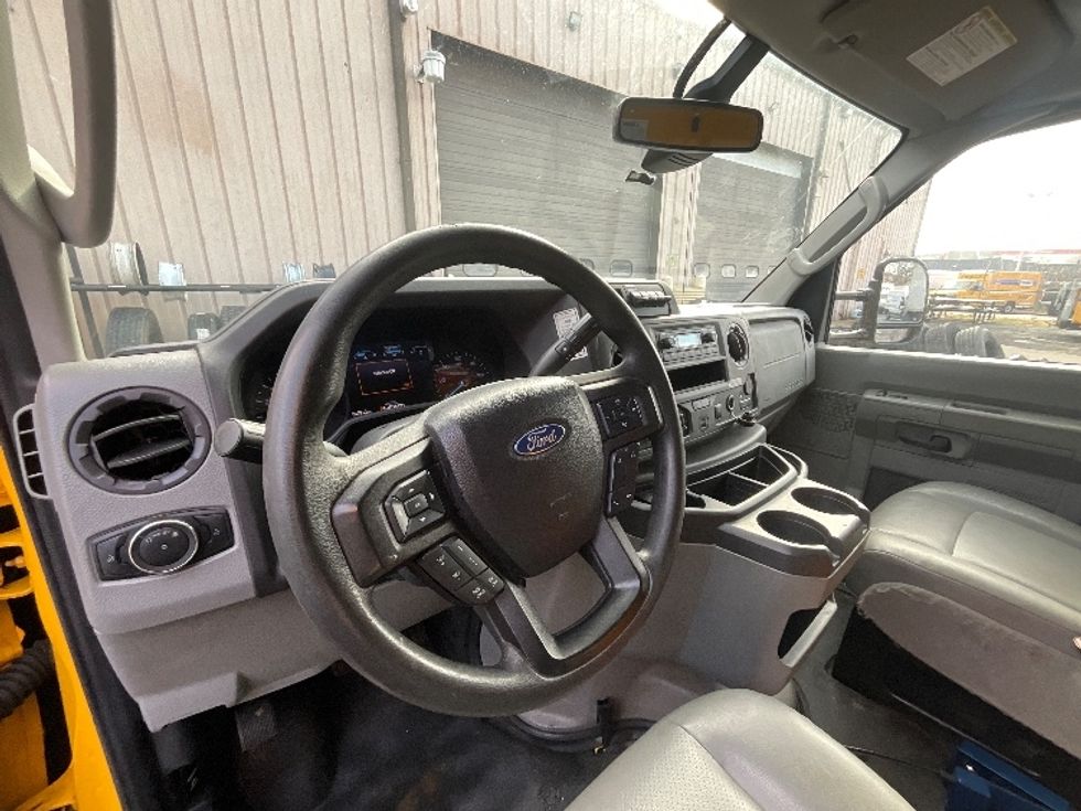 Light Duty Box Truck-Light and Medium Duty Trucks-Ford-2022-E350-Alexandria-VA-84,795\n\t\tmiles-$ 28,750 - Image 17