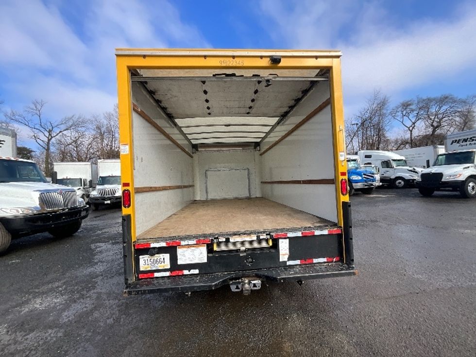 Light Duty Box Truck-Light and Medium Duty Trucks-Ford-2022-E350-Alexandria-VA-84,795\n\t\tmiles-$ 28,750 - Image 8