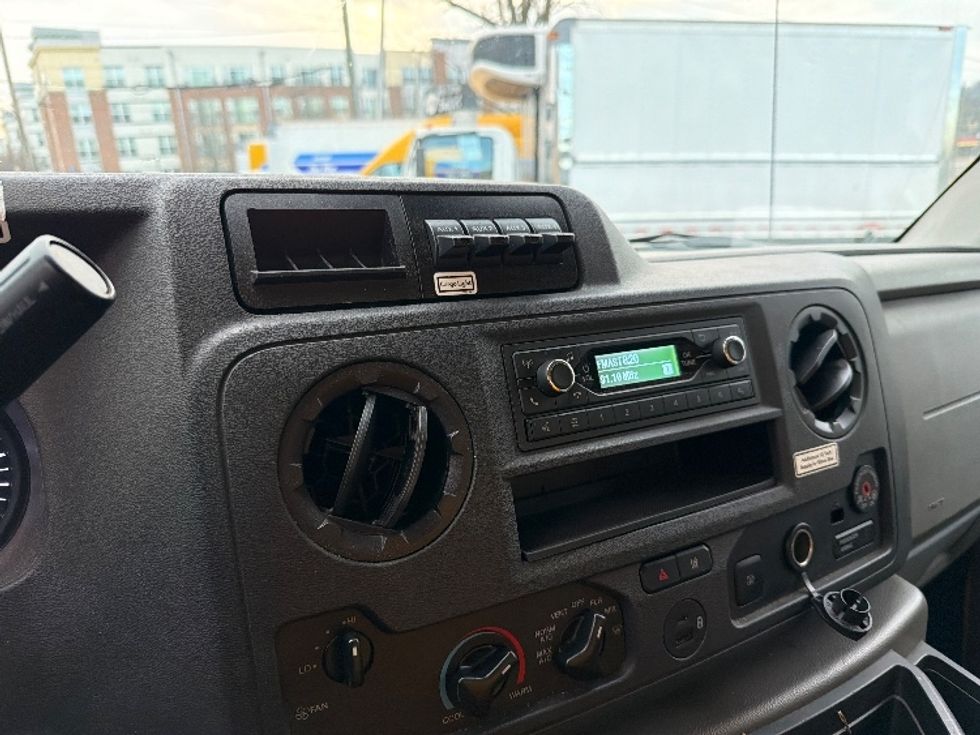 Light Duty Box Truck-Light and Medium Duty Trucks-Ford-2022-E350-Alexandria-VA-86,342\n\t\tmiles-$ 28,500 - Image 18