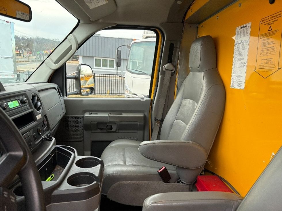 Light Duty Box Truck-Light and Medium Duty Trucks-Ford-2022-E350-Alexandria-VA-86,342\n\t\tmiles-$ 28,500 - Image 19
