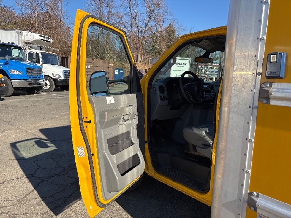 Light Duty Box Truck-Light and Medium Duty Trucks-Ford-2022-E350-Alexandria-VA-88,420\n\t\tmiles-$ 28,000 - Image 16