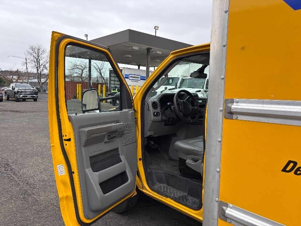 Light Duty Box Truck-Light and Medium Duty Trucks-Ford-2022-E350-Alexandria-VA-94,268\n\t\tmiles-$ 27,750 - Image 16