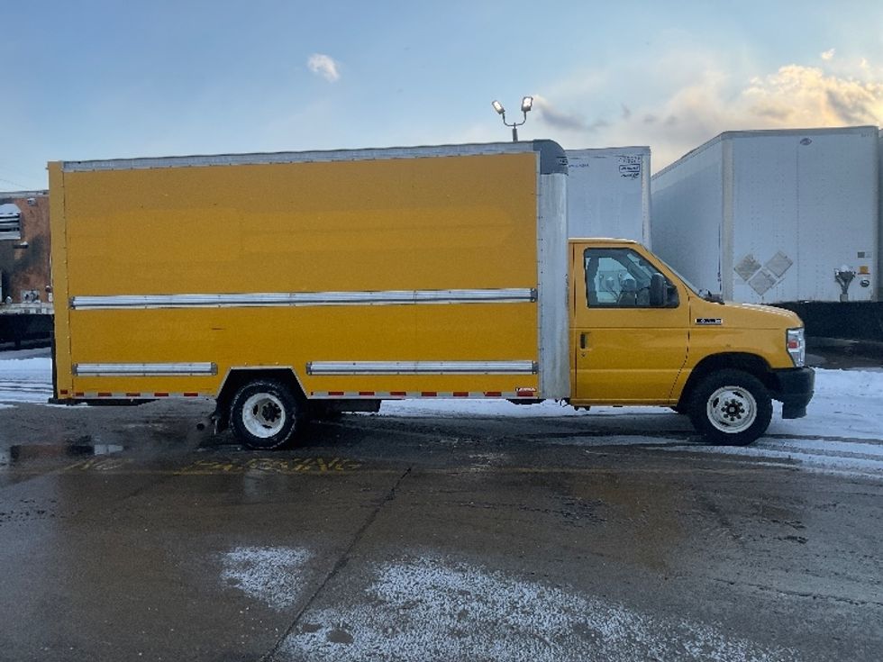 Light Duty Box Truck-Light and Medium Duty Trucks-Ford-2022-E350-Allen Park-MI-109,008\n\t\tmiles-$ 26,250 - Image 14