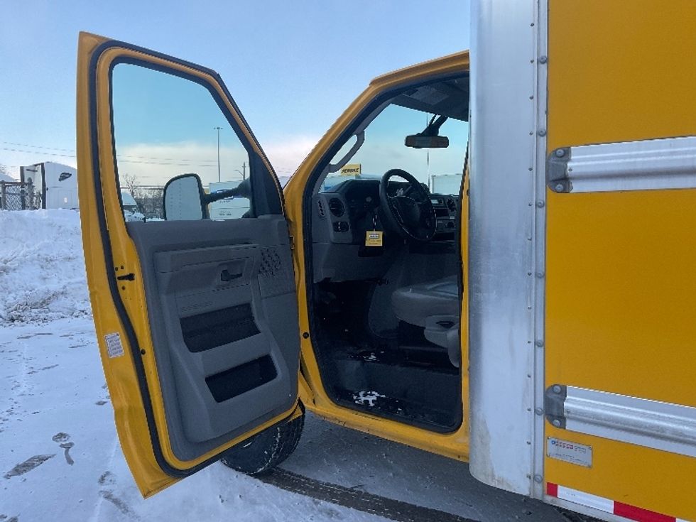 Light Duty Box Truck-Light and Medium Duty Trucks-Ford-2022-E350-Allen Park-MI-109,008\n\t\tmiles-$ 26,250 - Image 15