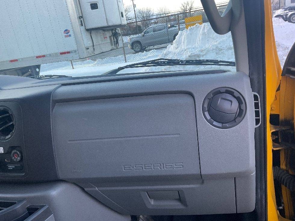 Light Duty Box Truck-Light and Medium Duty Trucks-Ford-2022-E350-Allen Park-MI-109,008\n\t\tmiles-$ 26,250 - Image 20
