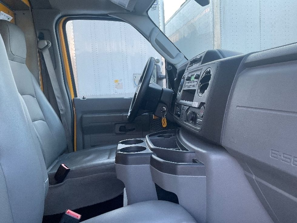 Light Duty Box Truck-Light and Medium Duty Trucks-Ford-2022-E350-Allen Park-MI-109,008\n\t\tmiles-$ 26,250 - Image 21