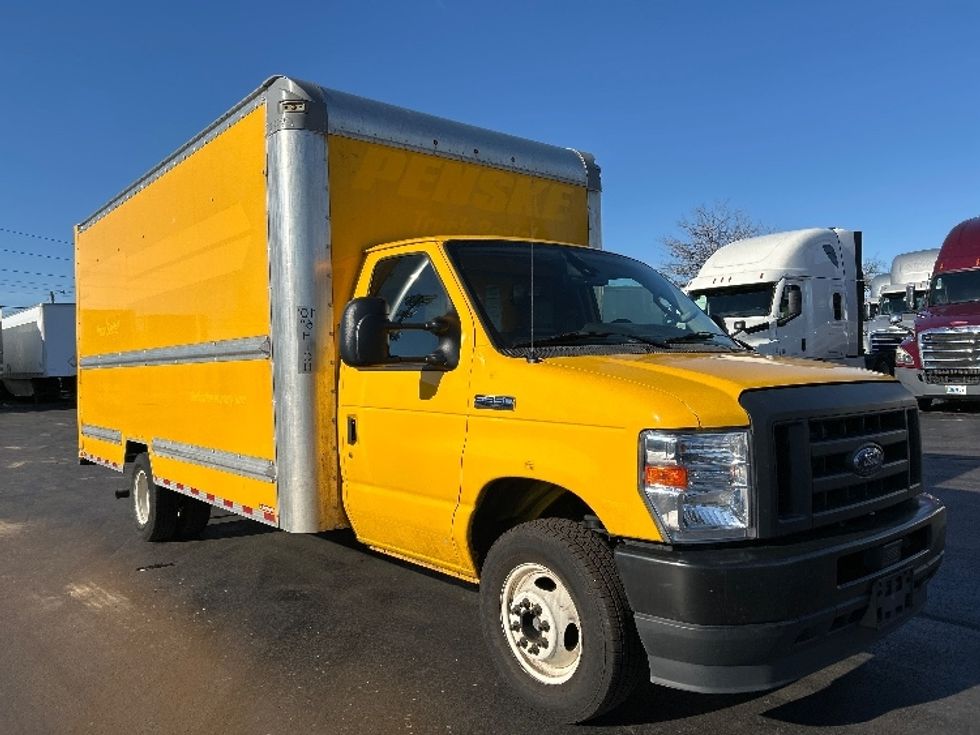 Light Duty Box Truck-Light and Medium Duty Trucks-Ford-2022-E350-Allentown-PA-100,477\n\t\tmiles-$ 27,000 - Image 1
