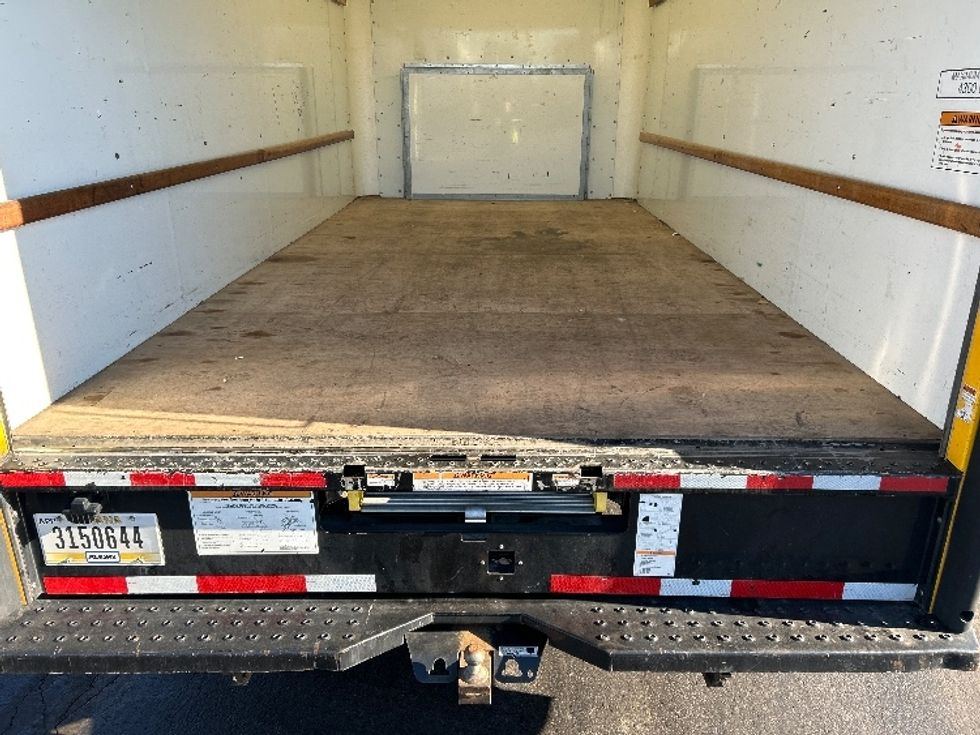 Light Duty Box Truck-Light and Medium Duty Trucks-Ford-2022-E350-Allentown-PA-100,477\n\t\tmiles-$ 27,000 - Image 10