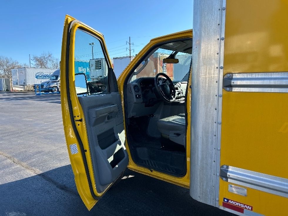 Light Duty Box Truck-Light and Medium Duty Trucks-Ford-2022-E350-Allentown-PA-100,477\n\t\tmiles-$ 27,000 - Image 16