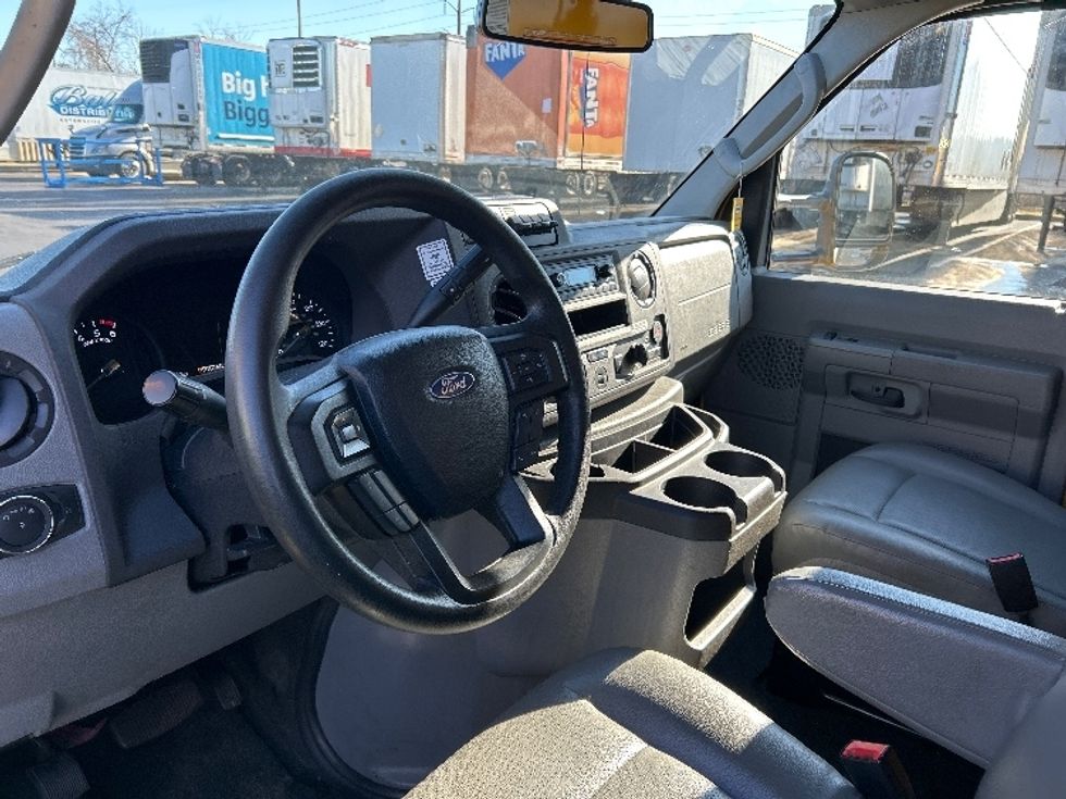 Light Duty Box Truck-Light and Medium Duty Trucks-Ford-2022-E350-Allentown-PA-100,477\n\t\tmiles-$ 27,000 - Image 17