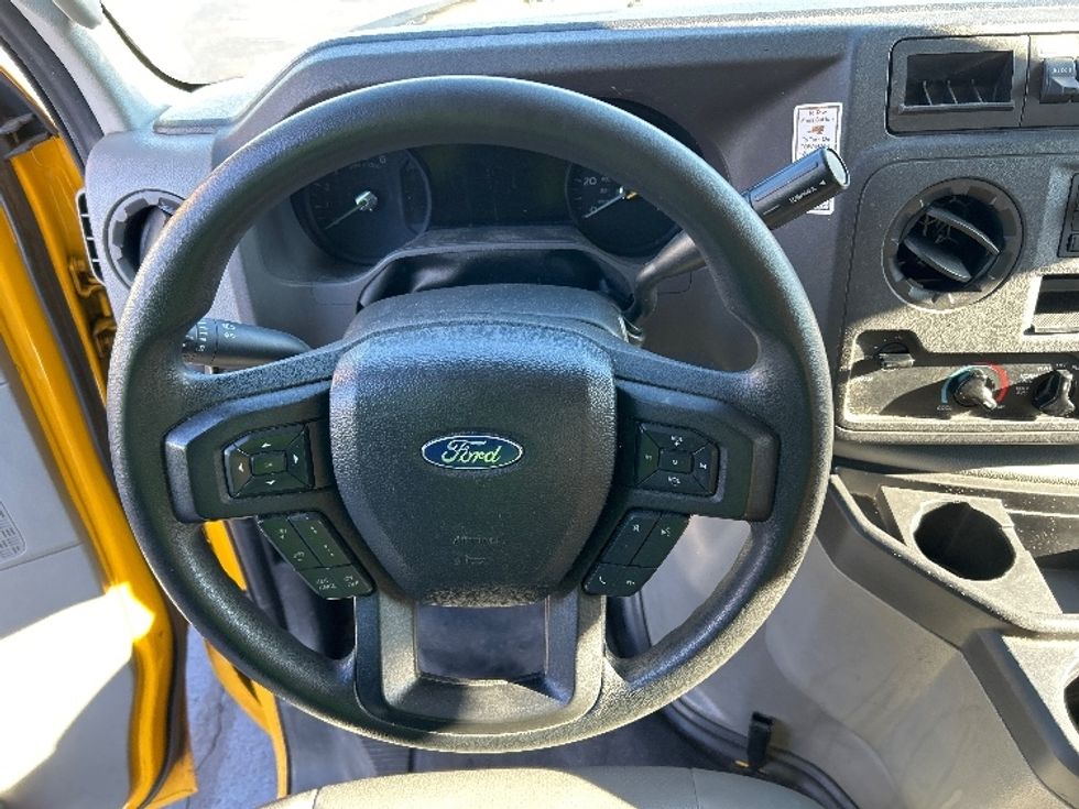 Light Duty Box Truck-Light and Medium Duty Trucks-Ford-2022-E350-Allentown-PA-100,477\n\t\tmiles-$ 27,000 - Image 18