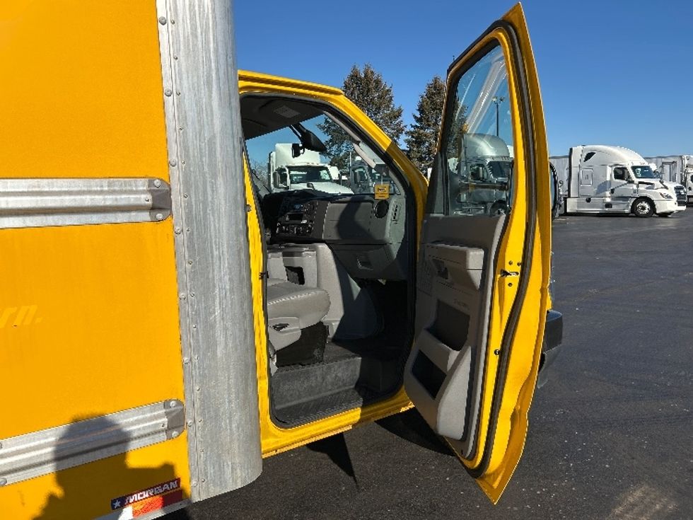 Light Duty Box Truck-Light and Medium Duty Trucks-Ford-2022-E350-Allentown-PA-100,477\n\t\tmiles-$ 27,000 - Image 20
