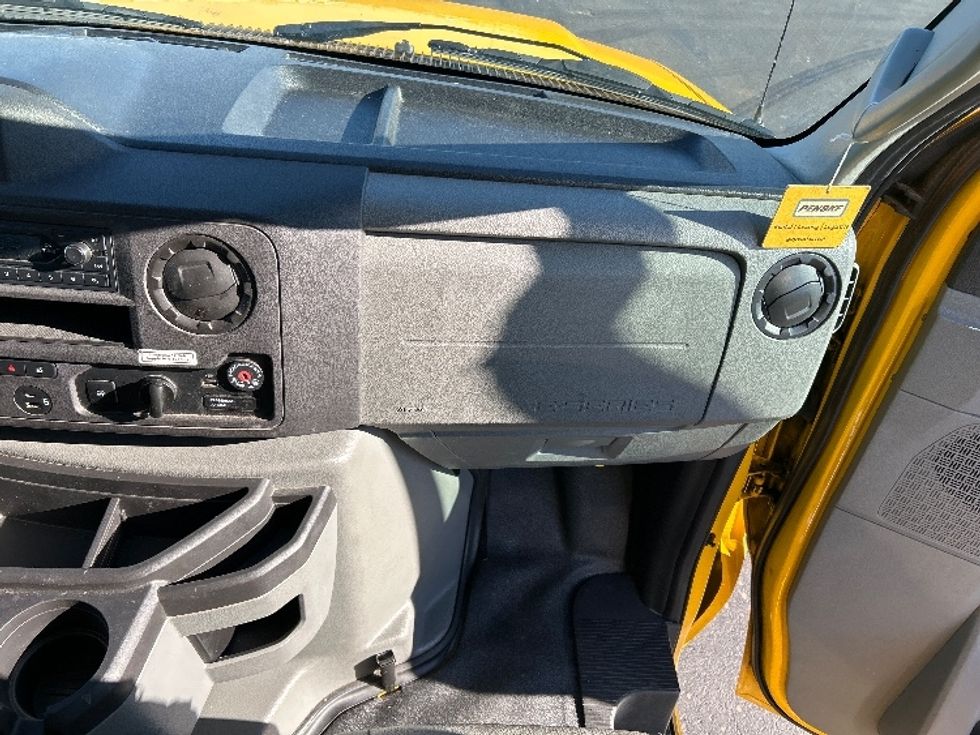 Light Duty Box Truck-Light and Medium Duty Trucks-Ford-2022-E350-Allentown-PA-100,477\n\t\tmiles-$ 27,000 - Image 21