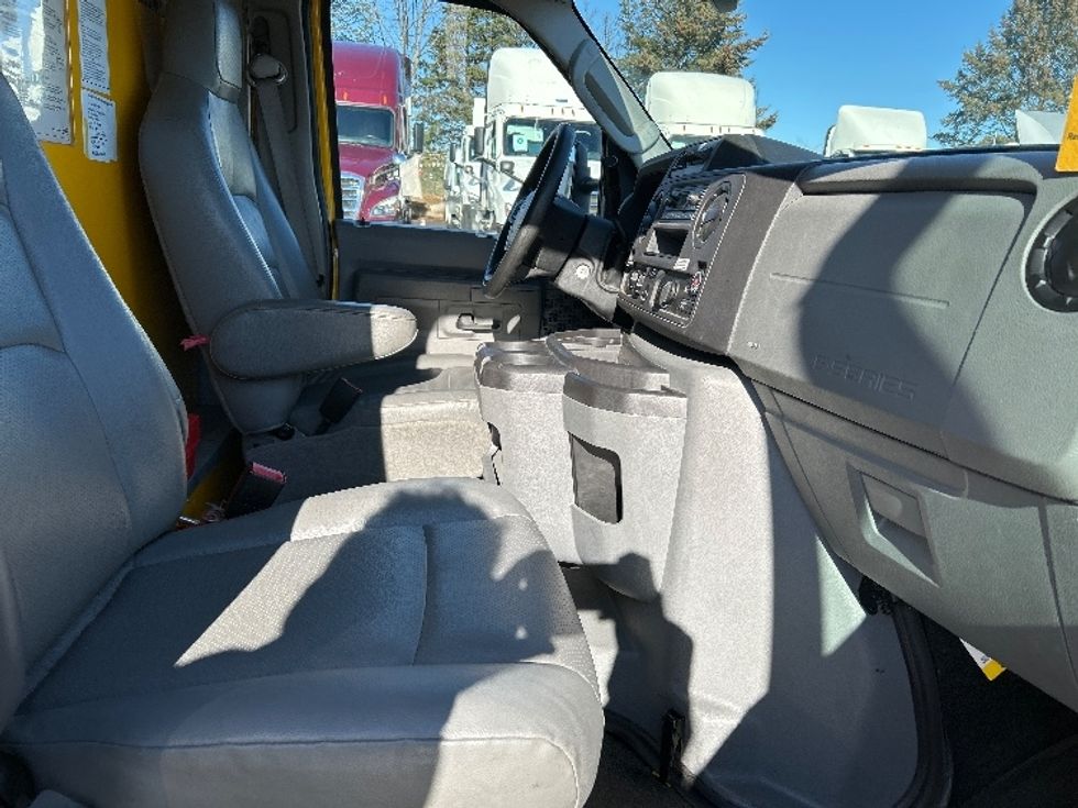 Light Duty Box Truck-Light and Medium Duty Trucks-Ford-2022-E350-Allentown-PA-100,477\n\t\tmiles-$ 27,000 - Image 22
