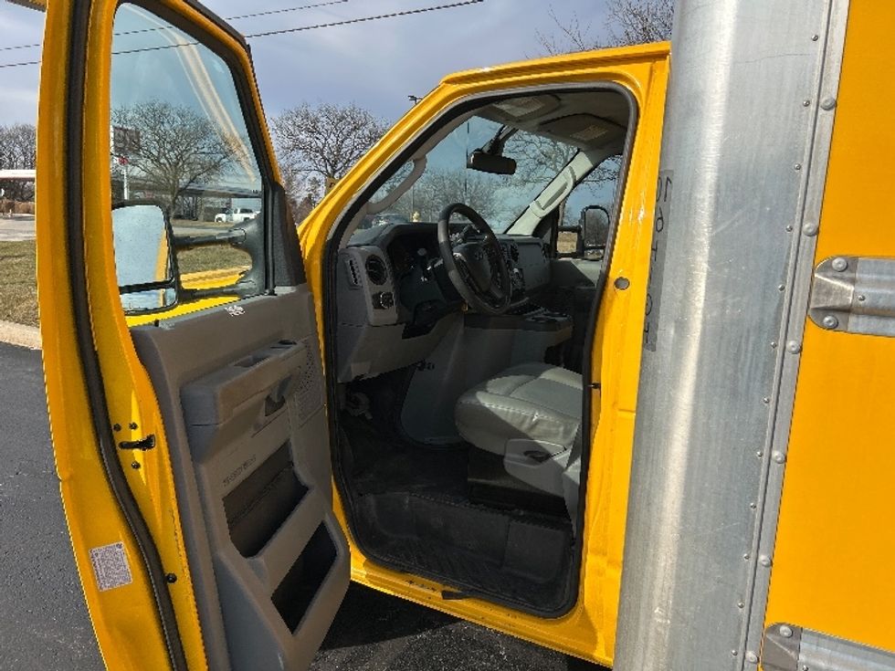 Light Duty Box Truck-Light and Medium Duty Trucks-Ford-2022-E350-Allentown-PA-89,852\n\t\tmiles-$ 28,250 - Image 16