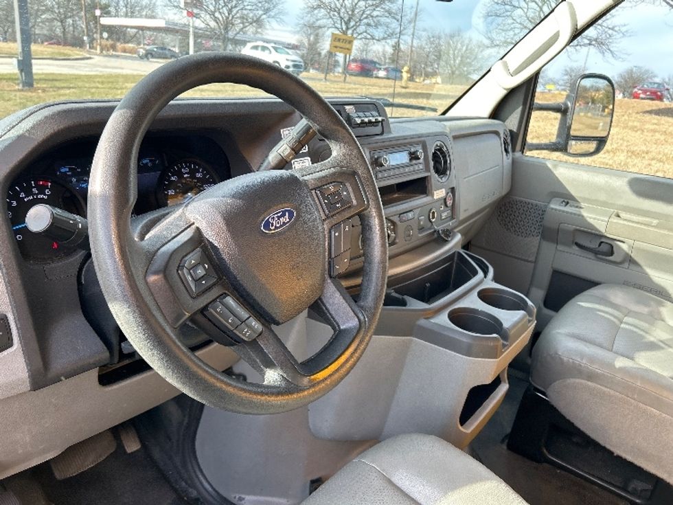 Light Duty Box Truck-Light and Medium Duty Trucks-Ford-2022-E350-Allentown-PA-89,852\n\t\tmiles-$ 28,250 - Image 17