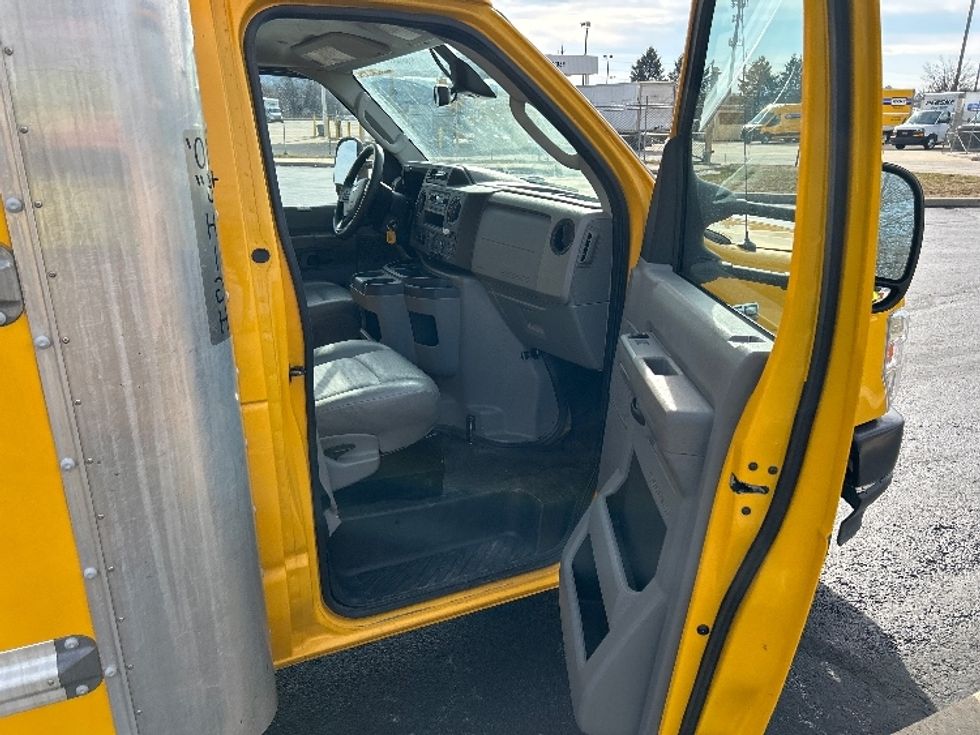 Light Duty Box Truck-Light and Medium Duty Trucks-Ford-2022-E350-Allentown-PA-89,852\n\t\tmiles-$ 28,250 - Image 20