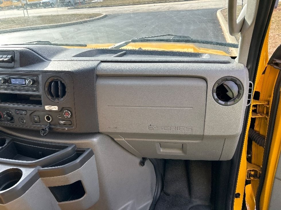 Light Duty Box Truck-Light and Medium Duty Trucks-Ford-2022-E350-Allentown-PA-89,852\n\t\tmiles-$ 28,250 - Image 21