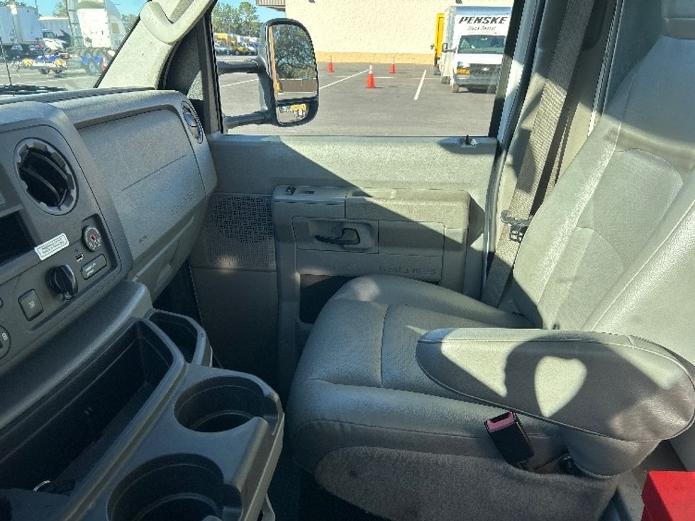 Light Duty Box Truck-Light and Medium Duty Trucks-Ford-2022-E350-Apopka-FL-97,153\n\t\tmiles-$ 32,500 - Image 19