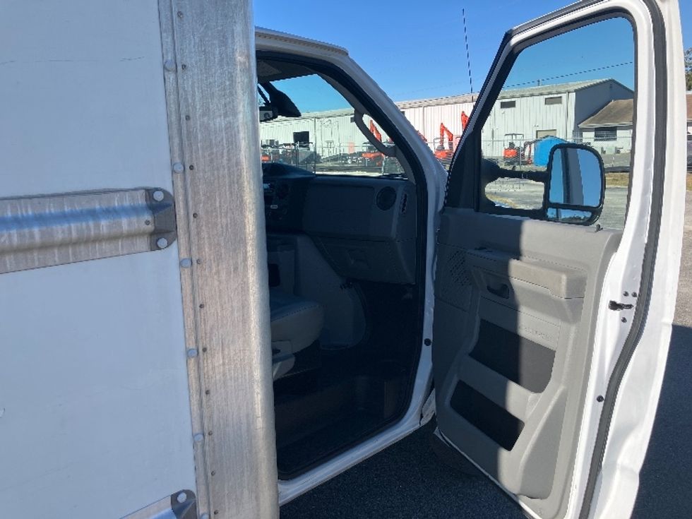 Light Duty Box Truck-Light and Medium Duty Trucks-Ford-2022-E350-Apopka-FL-97,153\n\t\tmiles-$ 32,500 - Image 20