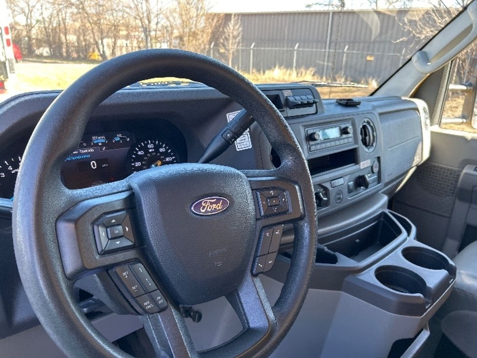 Light Duty Box Truck-Light and Medium Duty Trucks-Ford-2022-E350-Arlington-TX-105,514\n\t\tmiles-$ 27,000 - Image 14
