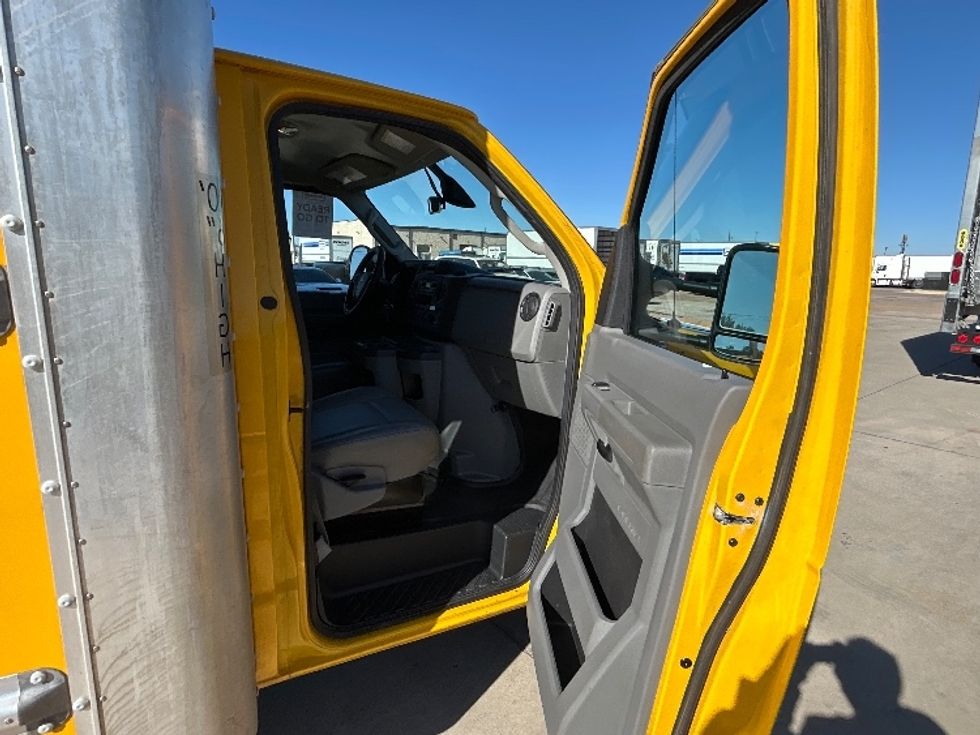 Light Duty Box Truck-Light and Medium Duty Trucks-Ford-2022-E350-Arlington-TX-105,514\n\t\tmiles-$ 27,000 - Image 17