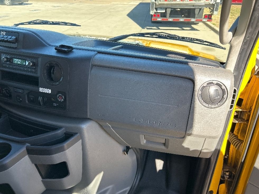 Light Duty Box Truck-Light and Medium Duty Trucks-Ford-2022-E350-Arlington-TX-105,514\n\t\tmiles-$ 27,000 - Image 18