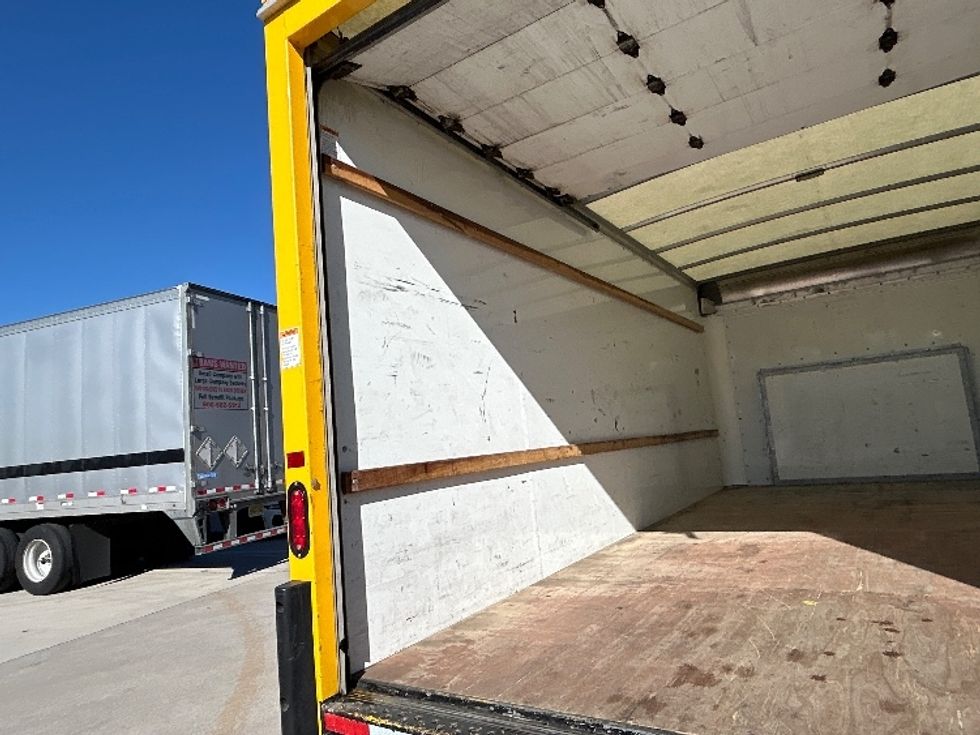 Light Duty Box Truck-Light and Medium Duty Trucks-Ford-2022-E350-Arlington-TX-105,514\n\t\tmiles-$ 27,000 - Image 9