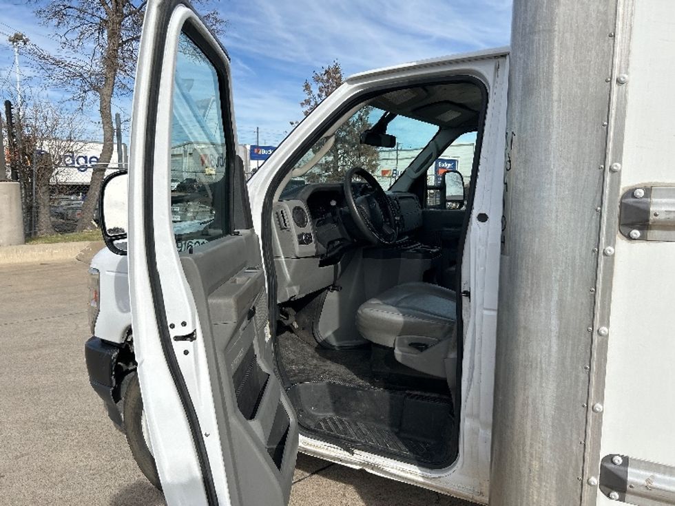 Light Duty Box Truck-Light and Medium Duty Trucks-Ford-2022-E350-Arlington-TX-107,018\n\t\tmiles-$ 29,750 - Image 13