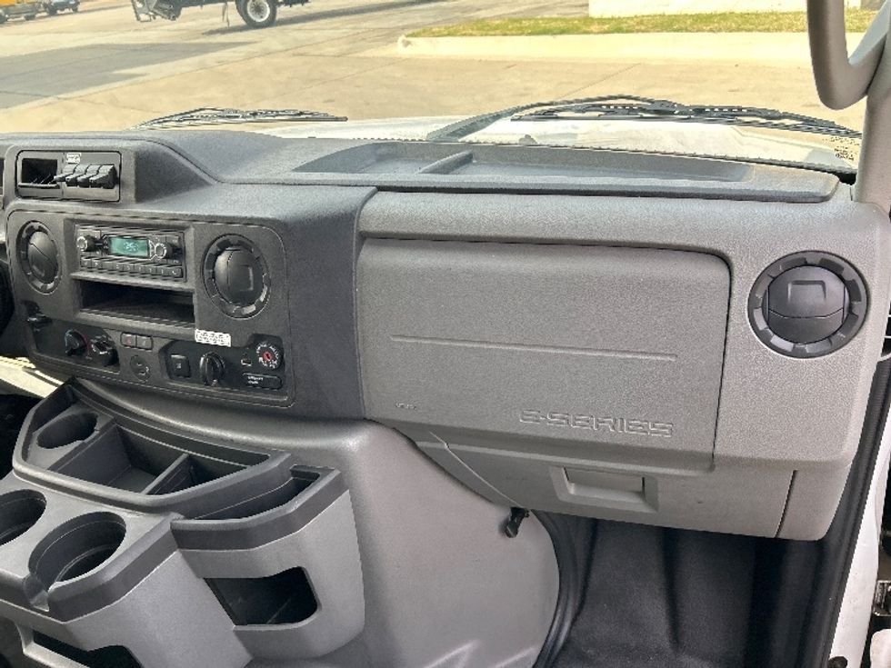 Light Duty Box Truck-Light and Medium Duty Trucks-Ford-2022-E350-Arlington-TX-107,018\n\t\tmiles-$ 29,750 - Image 18