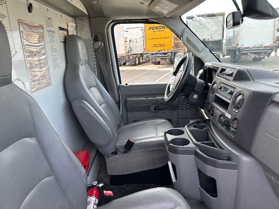 Light Duty Box Truck-Light and Medium Duty Trucks-Ford-2022-E350-Arlington-TX-107,018\n\t\tmiles-$ 29,750 - Image 19