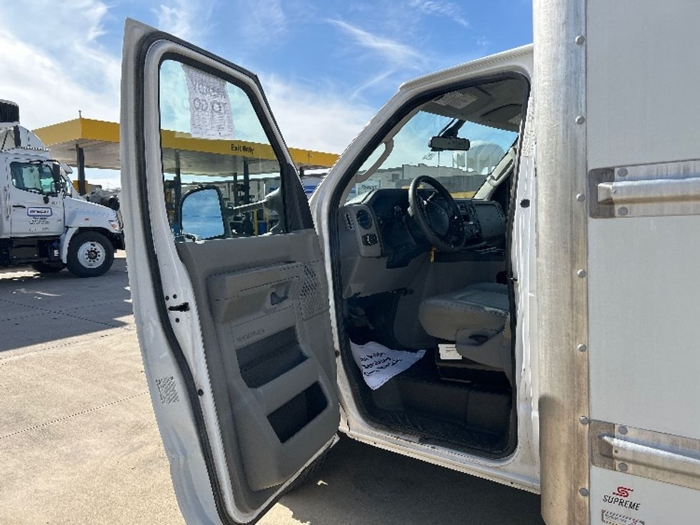 Light Duty Box Truck-Light and Medium Duty Trucks-Ford-2022-E350-Arlington-TX-88,043\n\t\tmiles-$ 34,750 - Image 16