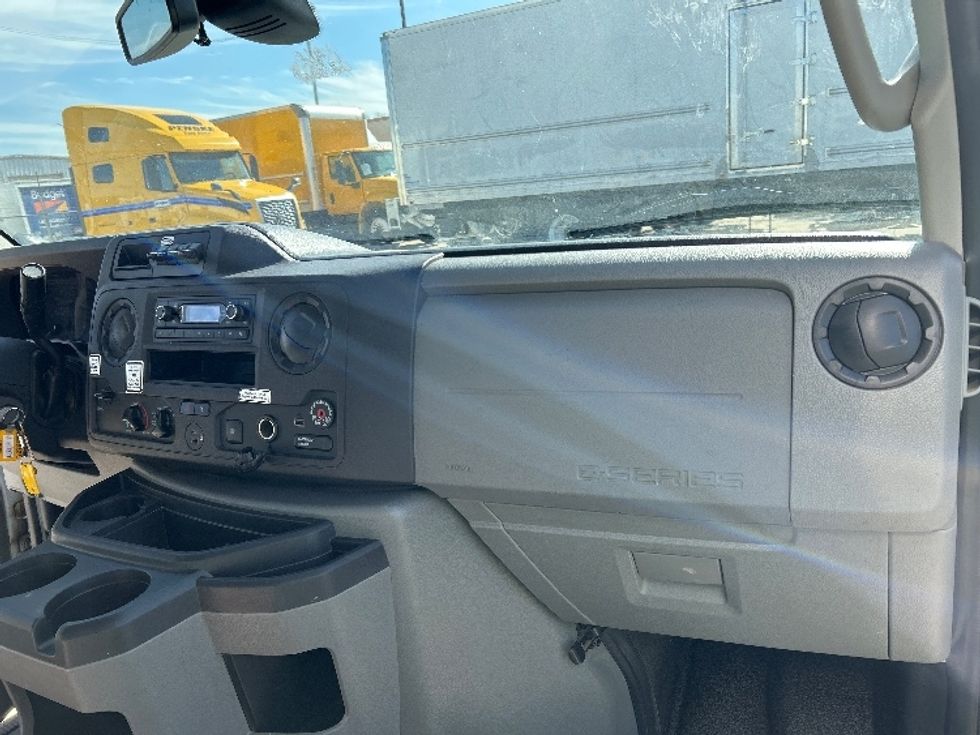 Light Duty Box Truck-Light and Medium Duty Trucks-Ford-2022-E350-Arlington-TX-88,043\n\t\tmiles-$ 34,750 - Image 21