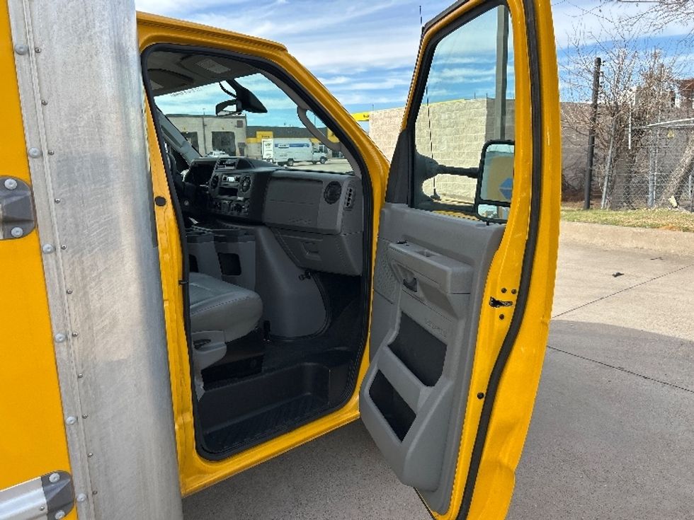 Light Duty Box Truck-Light and Medium Duty Trucks-Ford-2022-E350-Arlington-TX-99,536\n\t\tmiles-$ 28,000 - Image 17